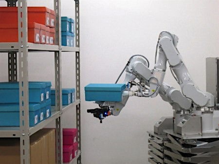 日本推出可行走物流机器人 可轻松装卸货物