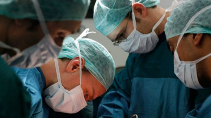 揭秘人体移植手术:“换头”是瞎扯,装机械臂已成功-中国新闻网